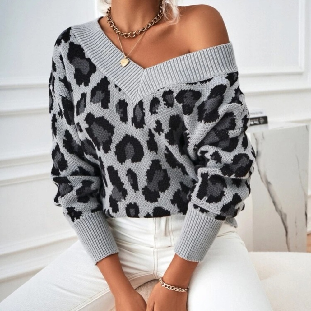 Sexy leopard print V neck  sweater top